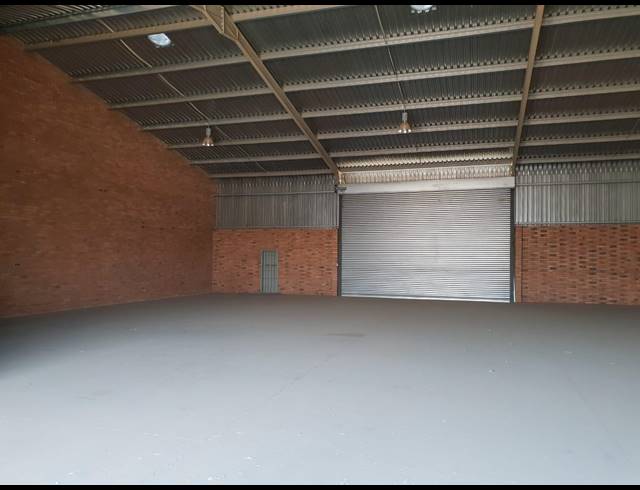 525M² WAREHOUSE TO LET IN BRENTWOOD PARK